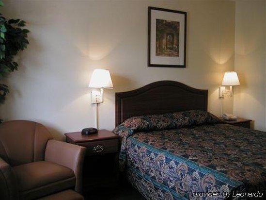Intown Suites Extended Stay Greensboro Nc - Lanada Quarto foto